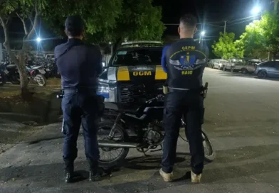 GCM apreende motocicleta com indícios de adulteração na placa em Poranga, no Ceará